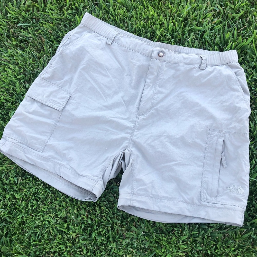 Men’s The North Face TNF cargo khaki shorts sz XL